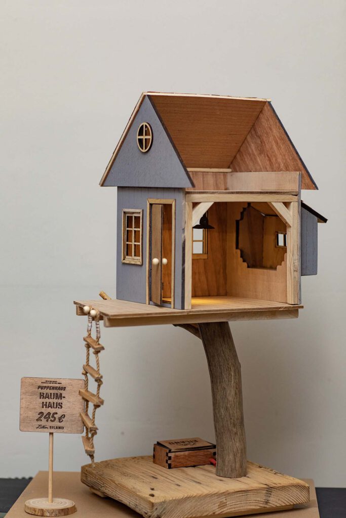 Lütten Eiland Rügen Puppenhaus Objekt, Meile, design, Upcycling, Spielzeug, Kunst, Beleuchtung, Dollhouse, Rügen, Ostsee, Spielzeug